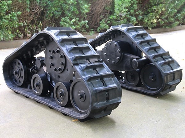 走碎石坡不卡、过泥地不陷！机器人履带底盘复杂地形比轮式靠谱