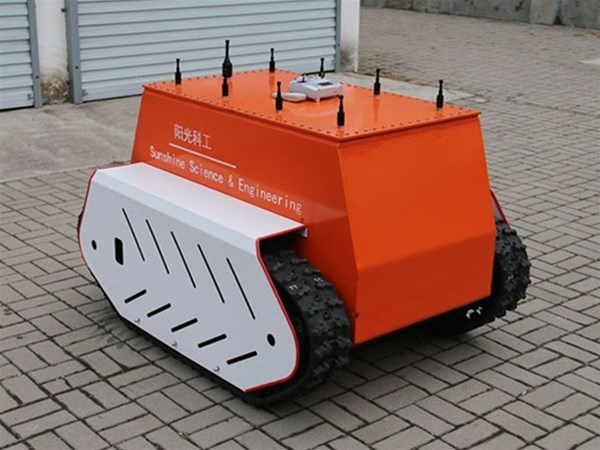 碎石地、草地都能跑！无人底盘走烂路不卡壳